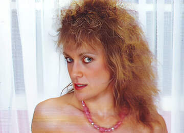 Моник Матин