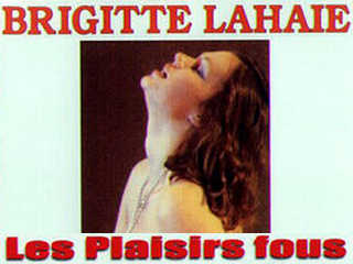 Jinsiy aloqa dostning ogzida farted Dikni yalaydi va ayolni yutadi